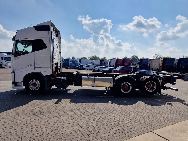 Volvo FH 16.750 Globetrotter 6x2 BDF - Retarder - HUB reduction - Euro 5 - 4.90 WB - Konteineru vedējs/ Kravas automašīna ar noņemamā virsbūve: foto 4 Volvo FH 16.750 Globetrotter 6x2 BDF - Retarder - HUB reduction - Euro 5 - 4.90 WB - Konteineru vedējs/ Kravas automašīna ar noņemamā virsbūve: foto 4