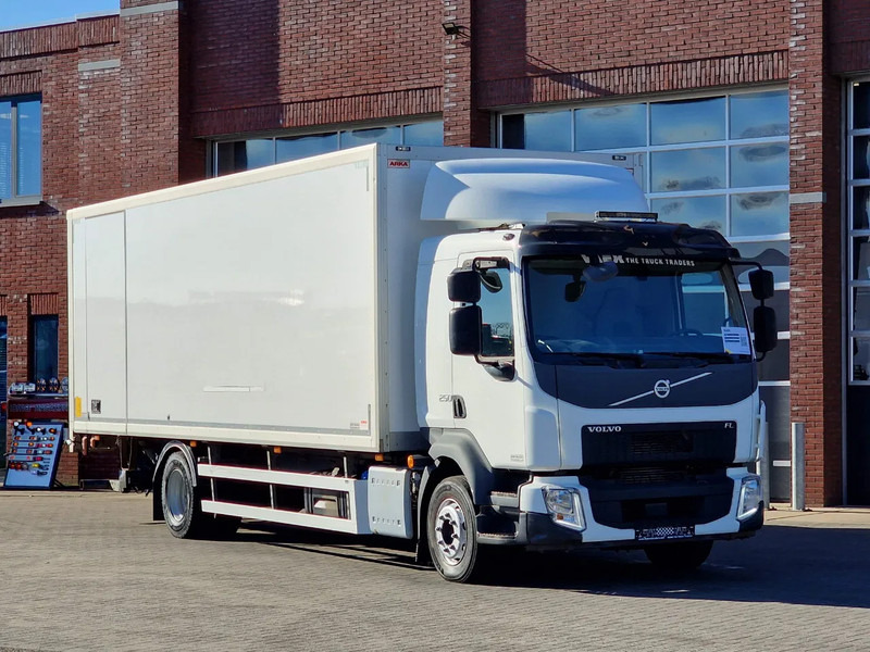 Volvo FL 250 4x2 Box truck, loading lift, 12T - Kravas automašīna ar slēgto virsbūvi: foto 1 Volvo FL 250 4x2 Box truck, loading lift, 12T - Kravas automašīna ar slēgto virsbūvi: foto 1