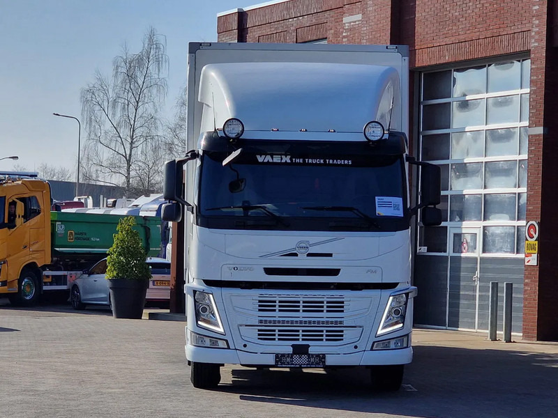 Volvo FM 330 4x2 - Carrier MT 18 Frigo - Loadlift - Full air - Sleepercab - Kravas automašīna refrižerators: foto 2 Volvo FM 330 4x2 - Carrier MT 18 Frigo - Loadlift - Full air - Sleepercab - Kravas automašīna refrižerators: foto 2