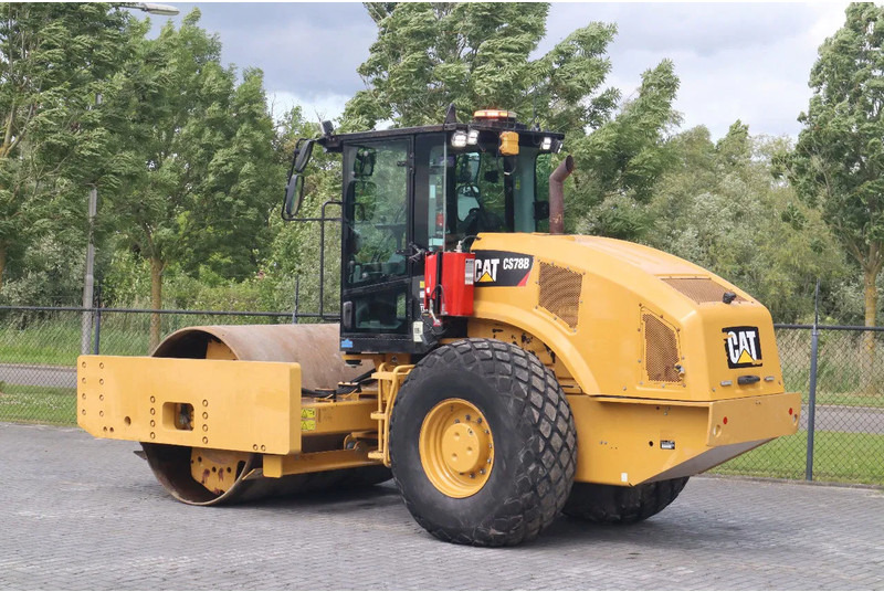 Caterpillar CS78B | TRIMBLE GPS | GOOD CONDITION - Veltnis: foto 3 Caterpillar CS78B | TRIMBLE GPS | GOOD CONDITION - Veltnis: foto 3