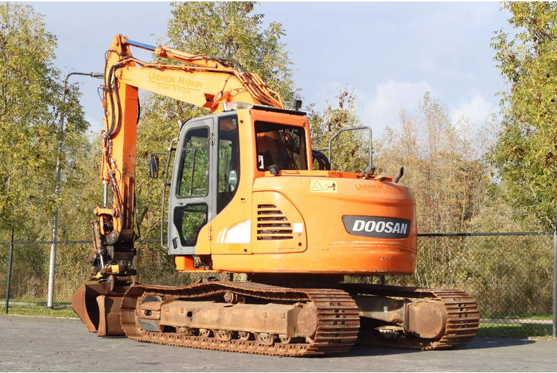 Doosan DX140LCR-3 | DX 140 LCR-3 | TILT ROTATOR | BUCKET | DOZERBLADE - Kāpurķēžu ekskavators: foto 3 Doosan DX140LCR-3 | DX 140 LCR-3 | TILT ROTATOR | BUCKET | DOZERBLADE - Kāpurķēžu ekskavators: foto 3