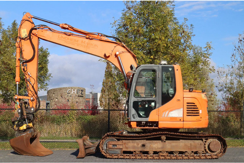 Doosan DX140LCR-3 | DX 140 LCR-3 | TILT ROTATOR | BUCKET | DOZERBLADE - Kāpurķēžu ekskavators: foto 1 Doosan DX140LCR-3 | DX 140 LCR-3 | TILT ROTATOR | BUCKET | DOZERBLADE - Kāpurķēžu ekskavators: foto 1