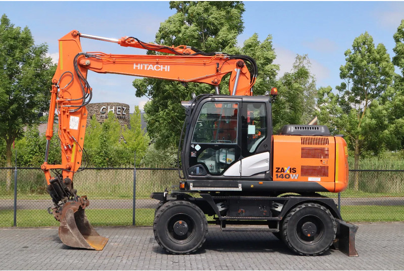 Hitachi ZX 140 W-5B | TILT QC | BUCKET | DOZER BLADE | DUTCH REG. - Riteņu ekskavators: foto 1 Hitachi ZX 140 W-5B | TILT QC | BUCKET | DOZER BLADE | DUTCH REG. - Riteņu ekskavators: foto 1