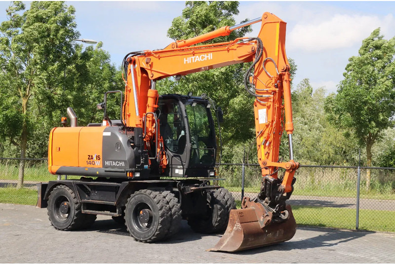 Hitachi ZX 140 W-5B | TILT QC | BUCKET | DOZER BLADE | DUTCH REG. - Riteņu ekskavators: foto 5 Hitachi ZX 140 W-5B | TILT QC | BUCKET | DOZER BLADE | DUTCH REG. - Riteņu ekskavators: foto 5