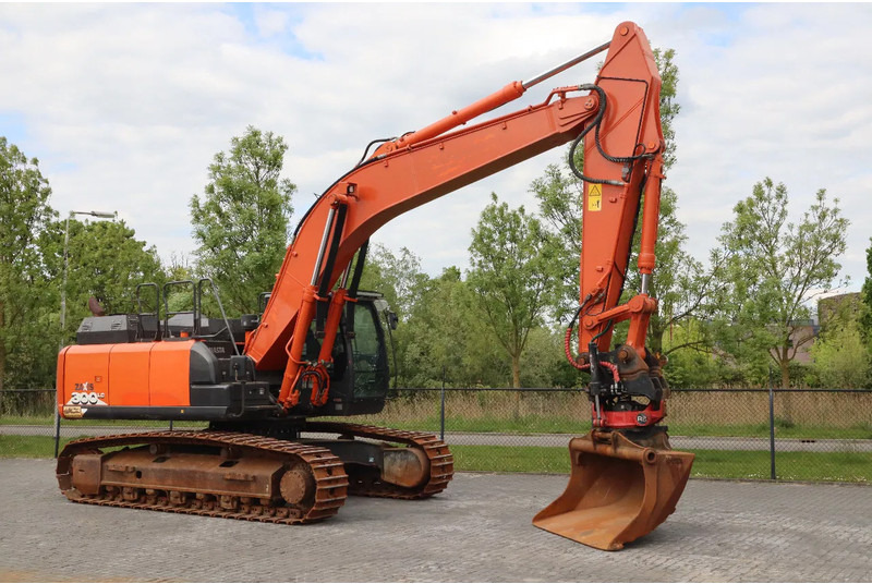 Hitachi ZX300 LC-6 | ROTOTILT | BUCKET | GPS - Kāpurķēžu ekskavators: foto 5 Hitachi ZX300 LC-6 | ROTOTILT | BUCKET | GPS - Kāpurķēžu ekskavators: foto 5