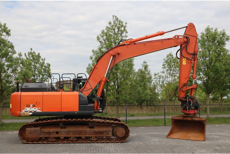 Hitachi ZX300 LC-6 | ROTOTILT | BUCKET | GPS - Kāpurķēžu ekskavators: foto 4 Hitachi ZX300 LC-6 | ROTOTILT | BUCKET | GPS - Kāpurķēžu ekskavators: foto 4