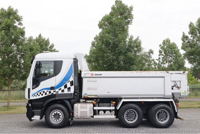 Iveco Stralis X-WAY 570 6X4 FULL STEEL BIG AXLES RETARDER EURO 6 - Kravas automašīna pašizgāzējs: foto 3 Iveco Stralis X-WAY 570 6X4 FULL STEEL BIG AXLES RETARDER EURO 6 - Kravas automašīna pašizgāzējs: foto 3