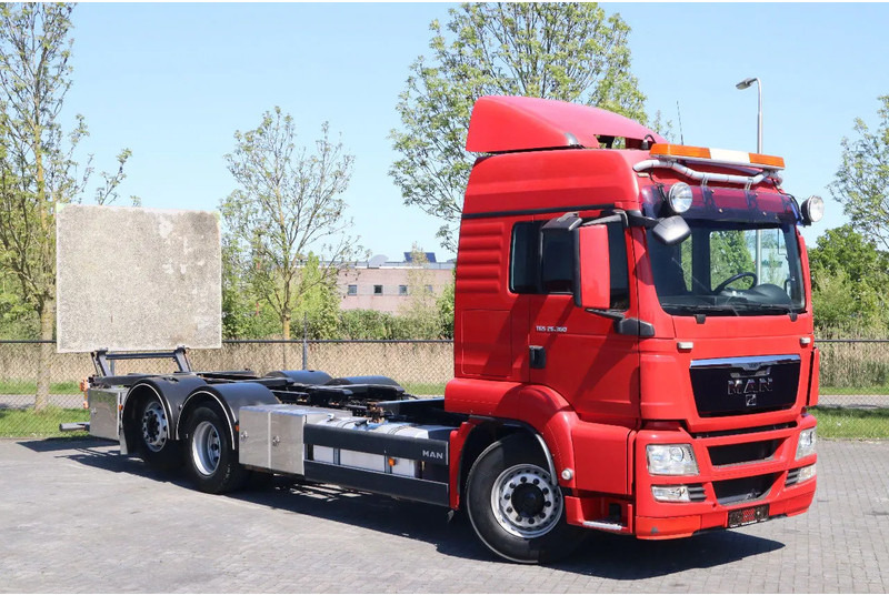 MAN TGS 26.360 | 6X2 | BDF | ONLY 80.000 KM! | EURO 5 - Konteineru vedējs/ Kravas automašīna ar noņemamā virsbūve: foto 2 MAN TGS 26.360 | 6X2 | BDF | ONLY 80.000 KM! | EURO 5 - Konteineru vedējs/ Kravas automašīna ar noņemamā virsbūve: foto 2