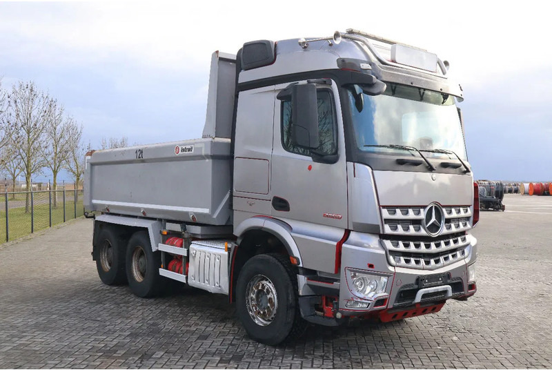 Mercedes-Benz Arocs 2658 2858 | 6X4 EURO 6 BIG AXLES | RETARDER | ENGINE PROBLEM - Kravas automašīna pašizgāzējs: foto 3 Mercedes-Benz Arocs 2658 2858 | 6X4 EURO 6 BIG AXLES | RETARDER | ENGINE PROBLEM - Kravas automašīna pašizgāzējs: foto 3
