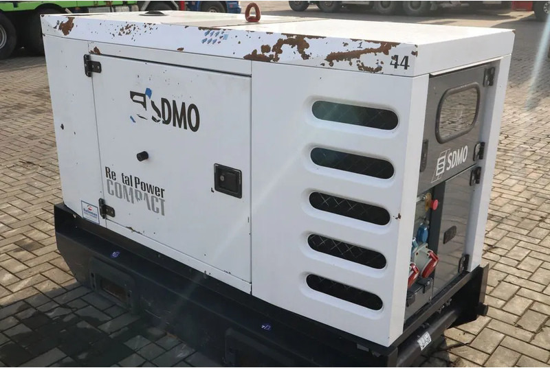 SDMO R44C3 | 44 KVA | GOOD WORKING - Elektroģenerators: foto 4 SDMO R44C3 | 44 KVA | GOOD WORKING - Elektroģenerators: foto 4