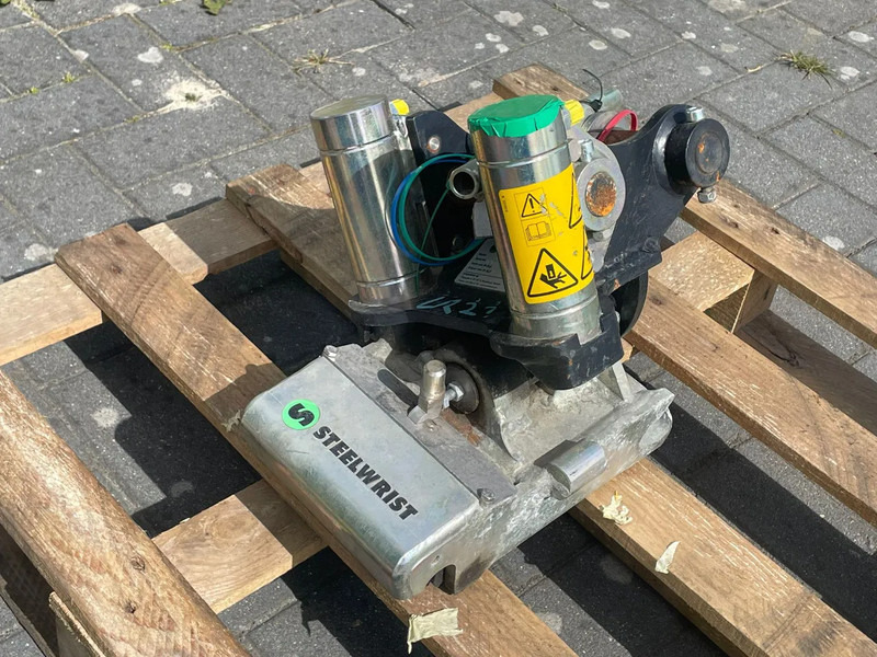 STEELWRIST TMX S30 -180HA | TILT QUICKCOUPLER | TILTING COUPLER | NEW - Tiltrotators - Celtniecības tehnika: foto 3 STEELWRIST TMX S30 -180HA | TILT QUICKCOUPLER | TILTING COUPLER | NEW - Tiltrotators - Celtniecības tehnika: foto 3