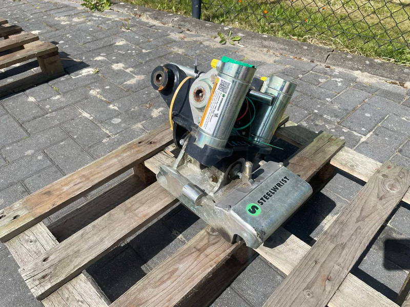 Sanderson STEELWRIST TMX S30 -180HA | TILT QUICKCOUPLER | TILTING COUPLER | NEW - Tiltrotators - Celtniecības tehnika: foto 1 Sanderson STEELWRIST TMX S30 -180HA | TILT QUICKCOUPLER | TILTING COUPLER | NEW - Tiltrotators - Celtniecības tehnika: foto 1