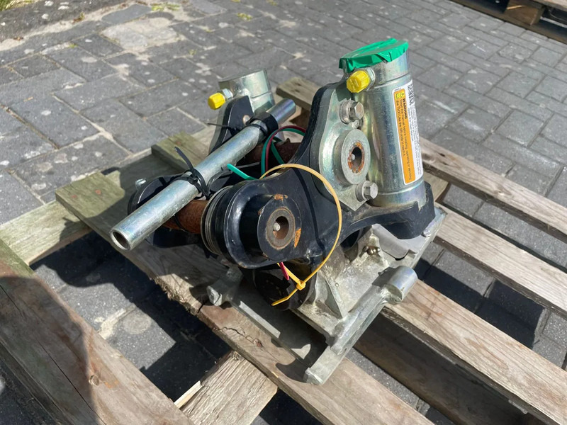 Sanderson STEELWRIST TMX S30 -180HA | TILT QUICKCOUPLER | TILTING COUPLER | NEW - Tiltrotators - Celtniecības tehnika: foto 3 Sanderson STEELWRIST TMX S30 -180HA | TILT QUICKCOUPLER | TILTING COUPLER | NEW - Tiltrotators - Celtniecības tehnika: foto 3