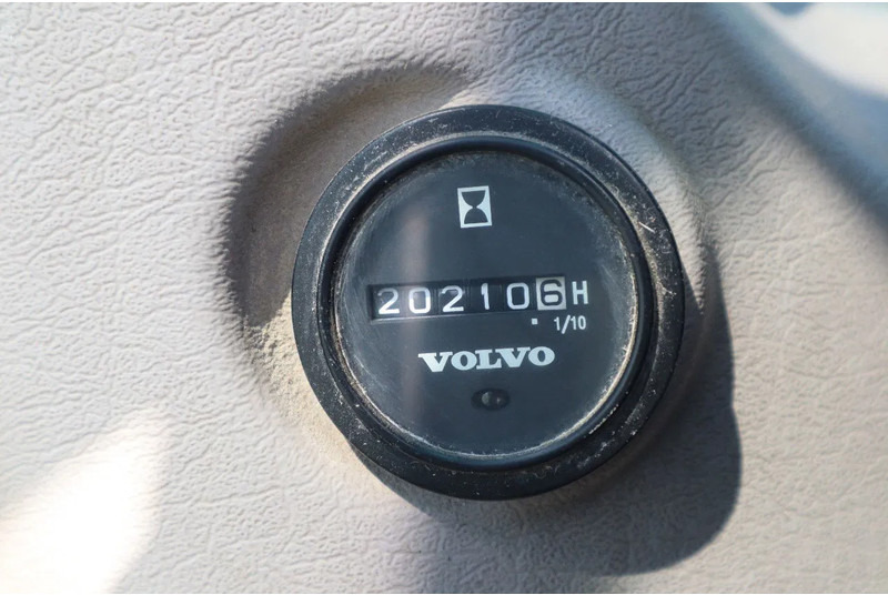 Volvo EW160C | EW 160 C | LIFT CAB | DOZERBLADE | QUICK COUPLER līzingu Volvo EW160C | EW 160 C | LIFT CAB | DOZERBLADE | QUICK COUPLER: foto 19 Volvo EW160C | EW 160 C | LIFT CAB | DOZERBLADE | QUICK COUPLER līzingu Volvo EW160C | EW 160 C | LIFT CAB | DOZERBLADE | QUICK COUPLER: foto 19