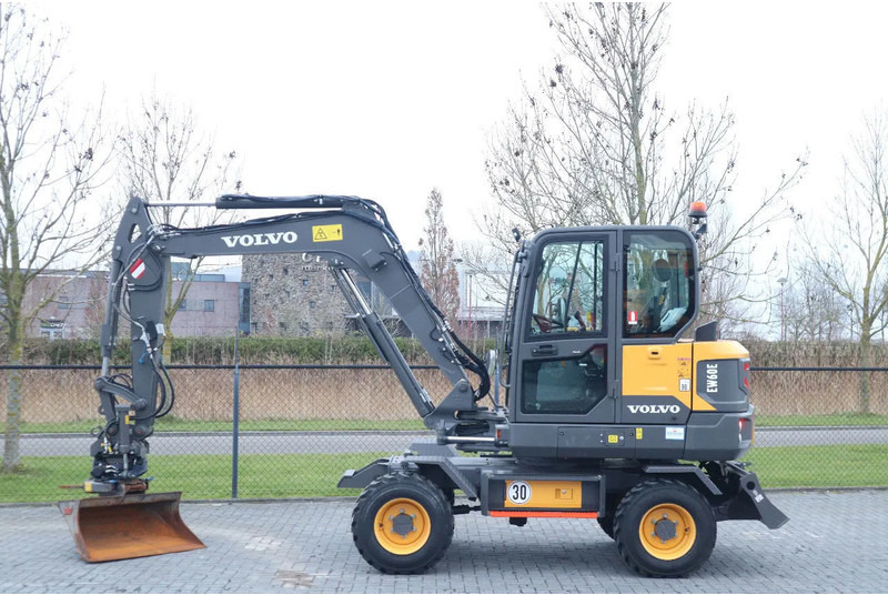 Volvo EW60E | DEMO | 30 KM/H | ROTOTILT + GRIPPER | BUCKET - Riteņu ekskavators: foto 1 Volvo EW60E | DEMO | 30 KM/H | ROTOTILT + GRIPPER | BUCKET - Riteņu ekskavators: foto 1