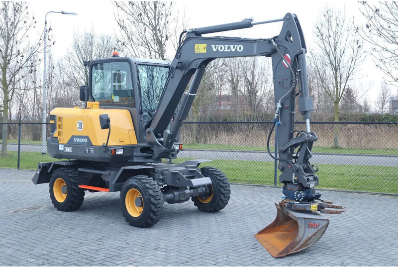 Volvo EW60E | DEMO | 30 KM/H | ROTOTILT + GRIPPER | BUCKET - Riteņu ekskavators: foto 5 Volvo EW60E | DEMO | 30 KM/H | ROTOTILT + GRIPPER | BUCKET - Riteņu ekskavators: foto 5