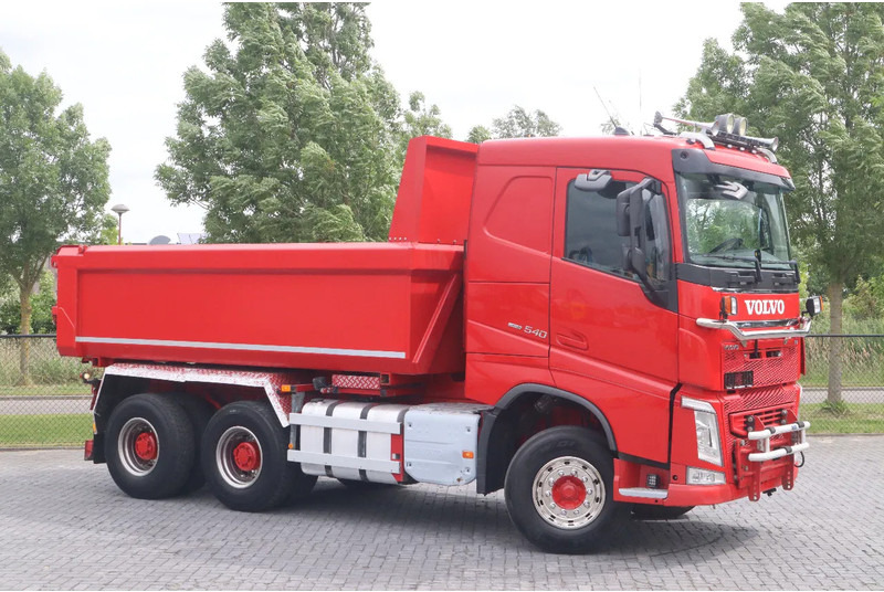 Volvo FH 540 | 6X4 | RETARDER | BIG AXLES | EURO 6 - Kravas automašīna pašizgāzējs: foto 3 Volvo FH 540 | 6X4 | RETARDER | BIG AXLES | EURO 6 - Kravas automašīna pašizgāzējs: foto 3
