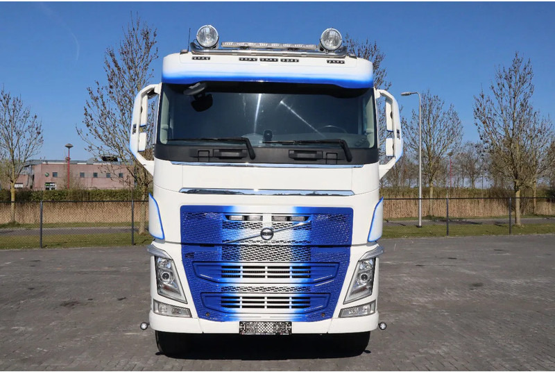 Volvo FH 540 | 8X4 | TANDEMLIFT | RETARDER | BIG AXLES | EURO 6 - Kravas automašīna pašizgāzējs: foto 2 Volvo FH 540 | 8X4 | TANDEMLIFT | RETARDER | BIG AXLES | EURO 6 - Kravas automašīna pašizgāzējs: foto 2