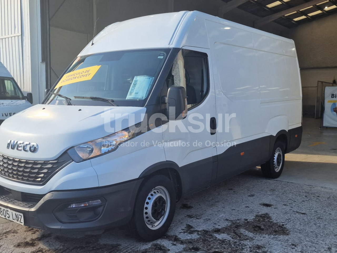 IVECO 35S14 12M3 - Furgons ar slēgtā virsbūve: foto 2 IVECO 35S14 12M3 - Furgons ar slēgtā virsbūve: foto 2