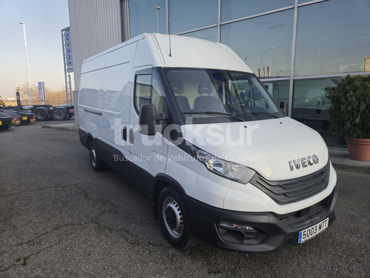 IVECO DAILY 35S16V 12M3 - Furgons ar slēgtā virsbūve: foto 3 IVECO DAILY 35S16V 12M3 - Furgons ar slēgtā virsbūve: foto 3