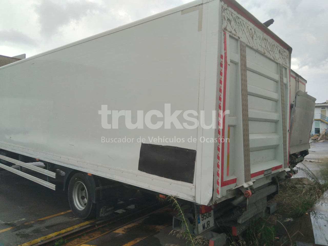 IVECO EUROCARGO - Kravas automašīna ar slēgto virsbūvi: foto 2 IVECO EUROCARGO - Kravas automašīna ar slēgto virsbūvi: foto 2