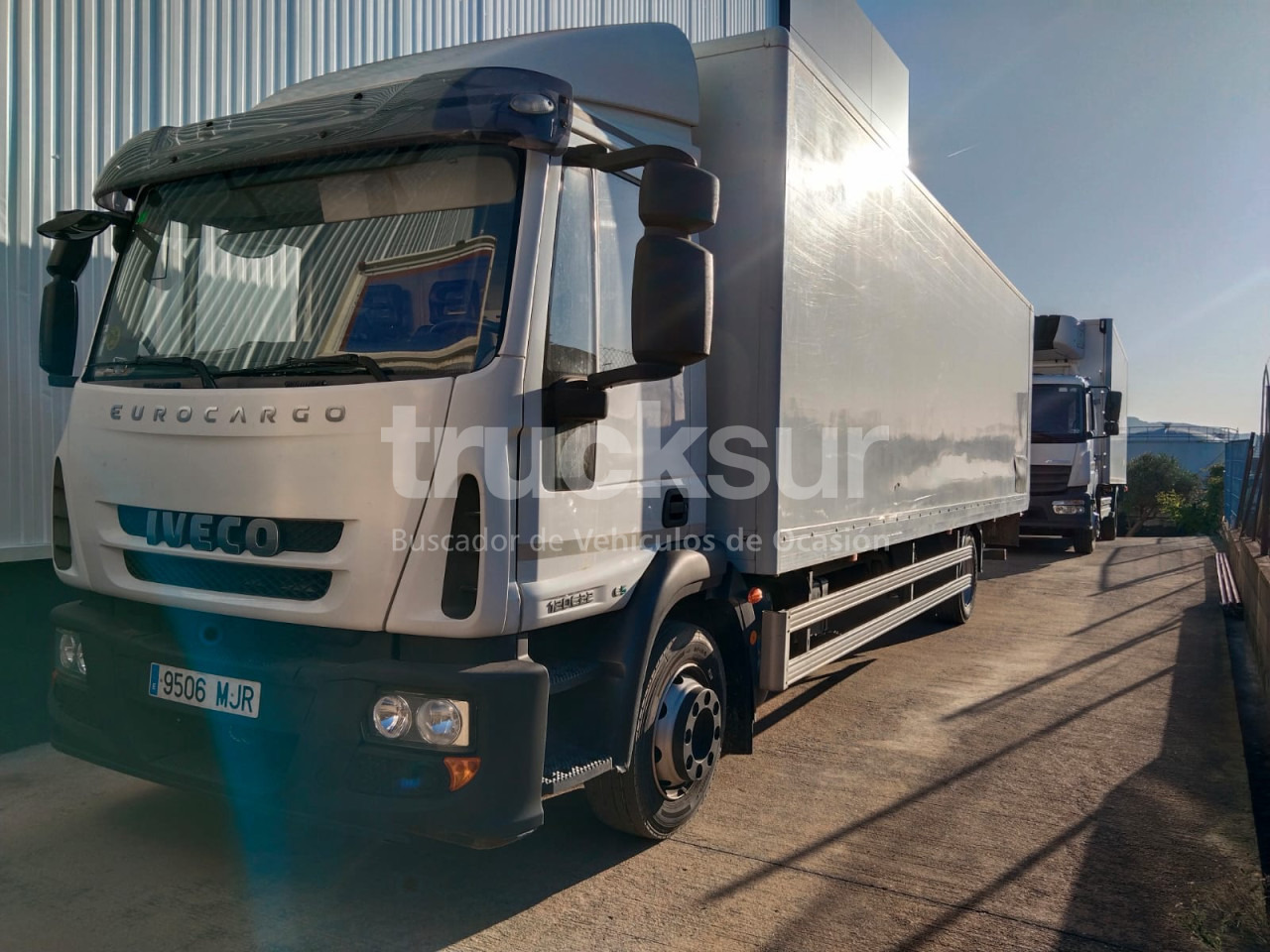 IVECO EUROCARGO - Kravas automašīna ar slēgto virsbūvi: foto 1 IVECO EUROCARGO - Kravas automašīna ar slēgto virsbūvi: foto 1