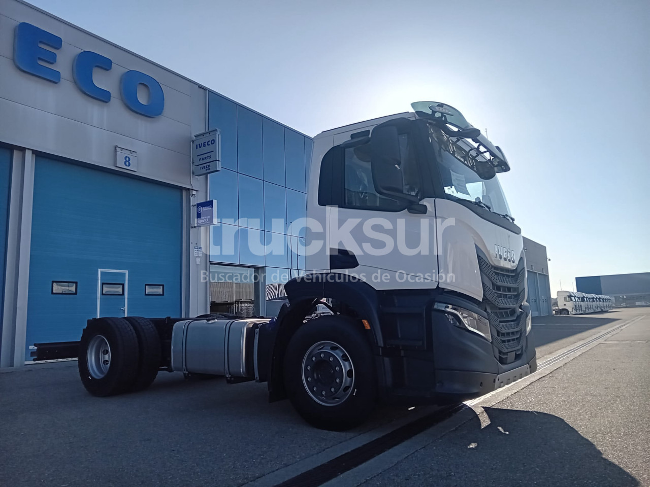 IVECO X-WAY 420 - Šasija kravas automašīna: foto 2 IVECO X-WAY 420 - Šasija kravas automašīna: foto 2