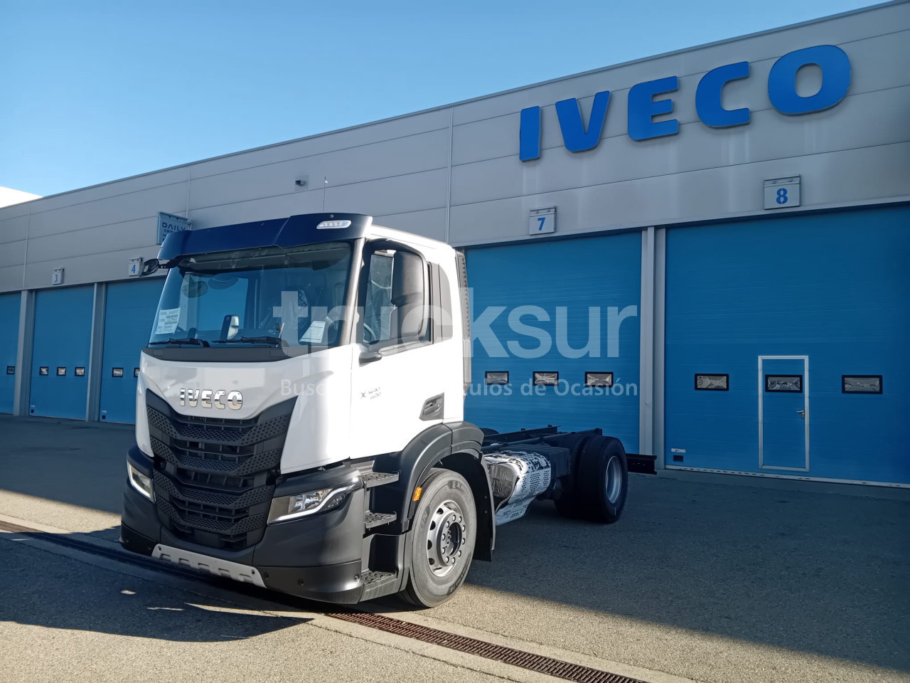 IVECO X-WAY 420 - Šasija kravas automašīna: foto 1 IVECO X-WAY 420 - Šasija kravas automašīna: foto 1