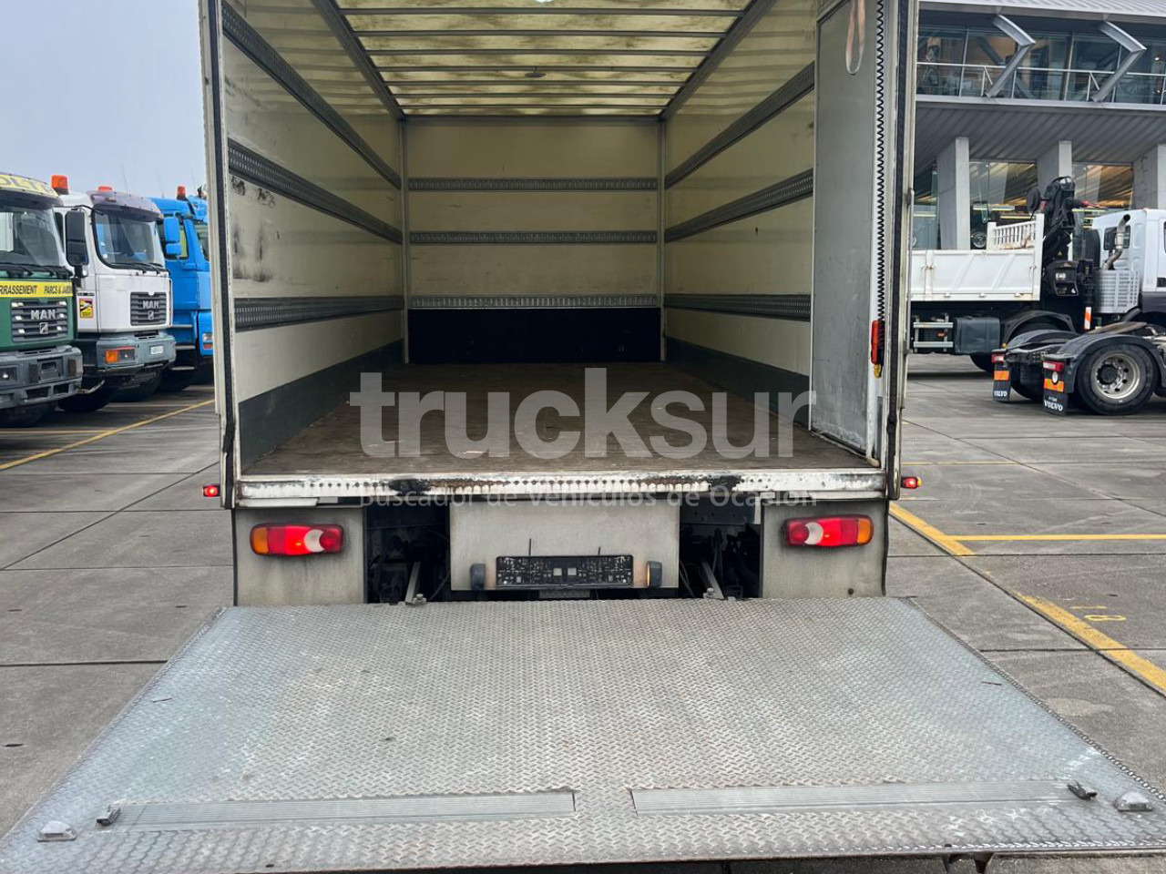 RENAULT D12.240 - Kravas automašīna ar slēgto virsbūvi: foto 3 RENAULT D12.240 - Kravas automašīna ar slēgto virsbūvi: foto 3