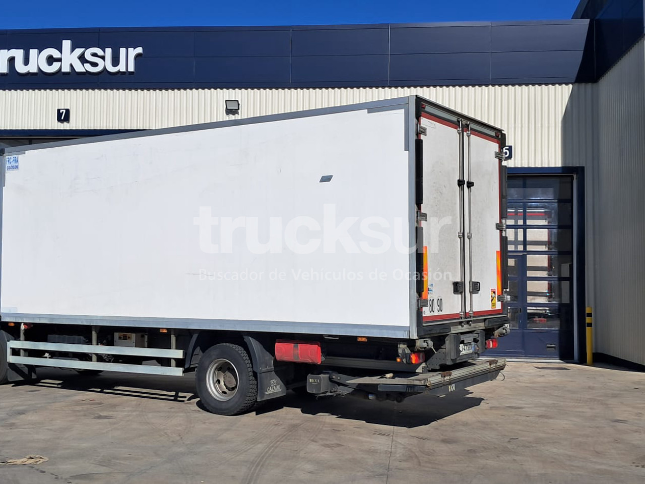 RENAULT D13.240 - Kravas automašīna refrižerators: foto 3 RENAULT D13.240 - Kravas automašīna refrižerators: foto 3