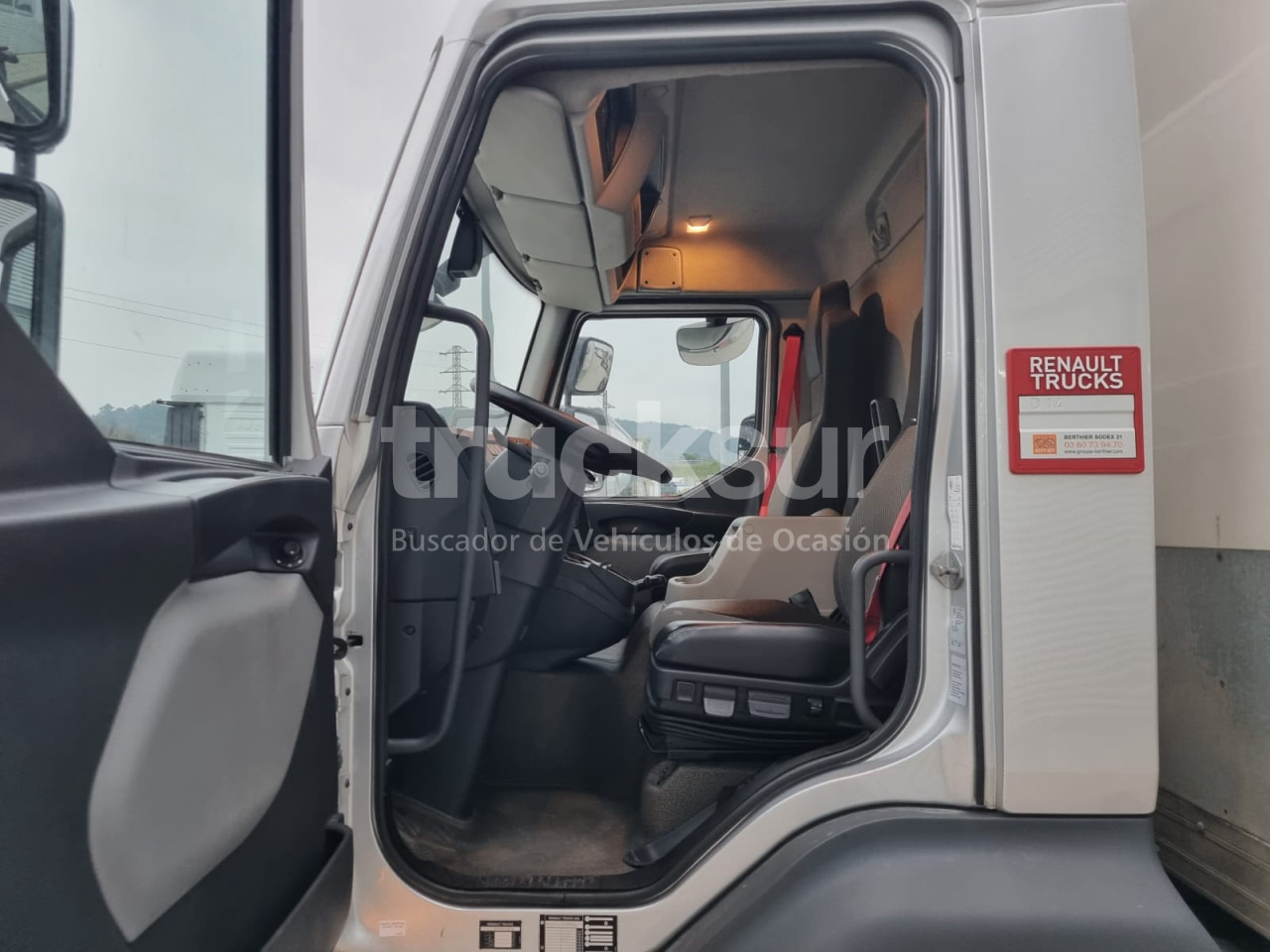 RENAULT D14.240 - Kravas automašīna ar slēgto virsbūvi: foto 5 RENAULT D14.240 - Kravas automašīna ar slēgto virsbūvi: foto 5