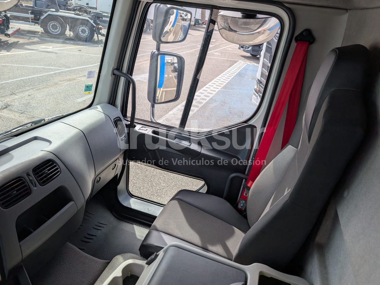 Kravas automašīna ar tentu RENAULT D240.12: foto 9