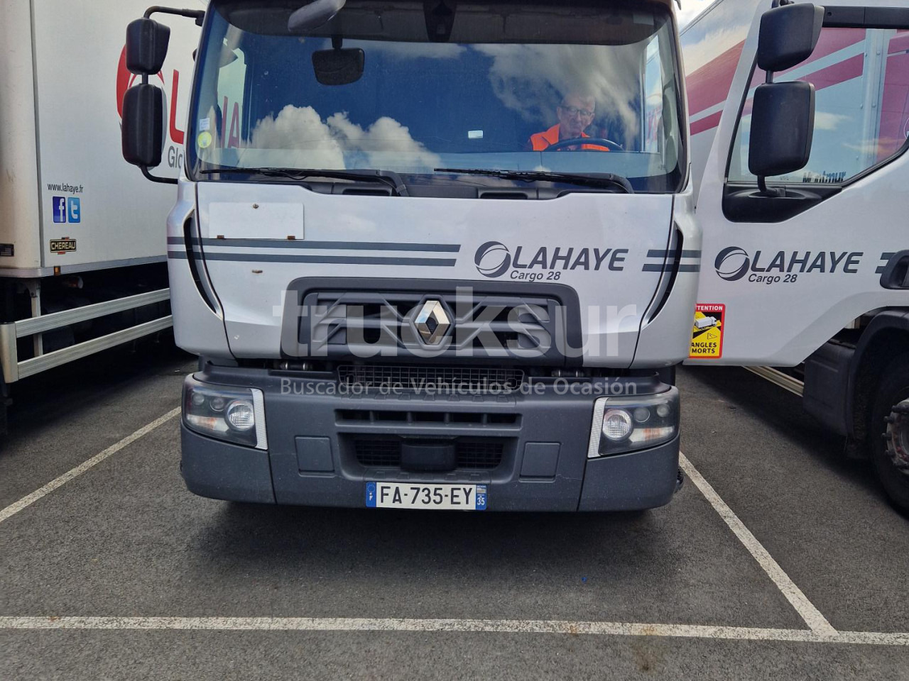 RENAULT D320.26 - Kravas automašīna ar tentu: foto 2 RENAULT D320.26 - Kravas automašīna ar tentu: foto 2