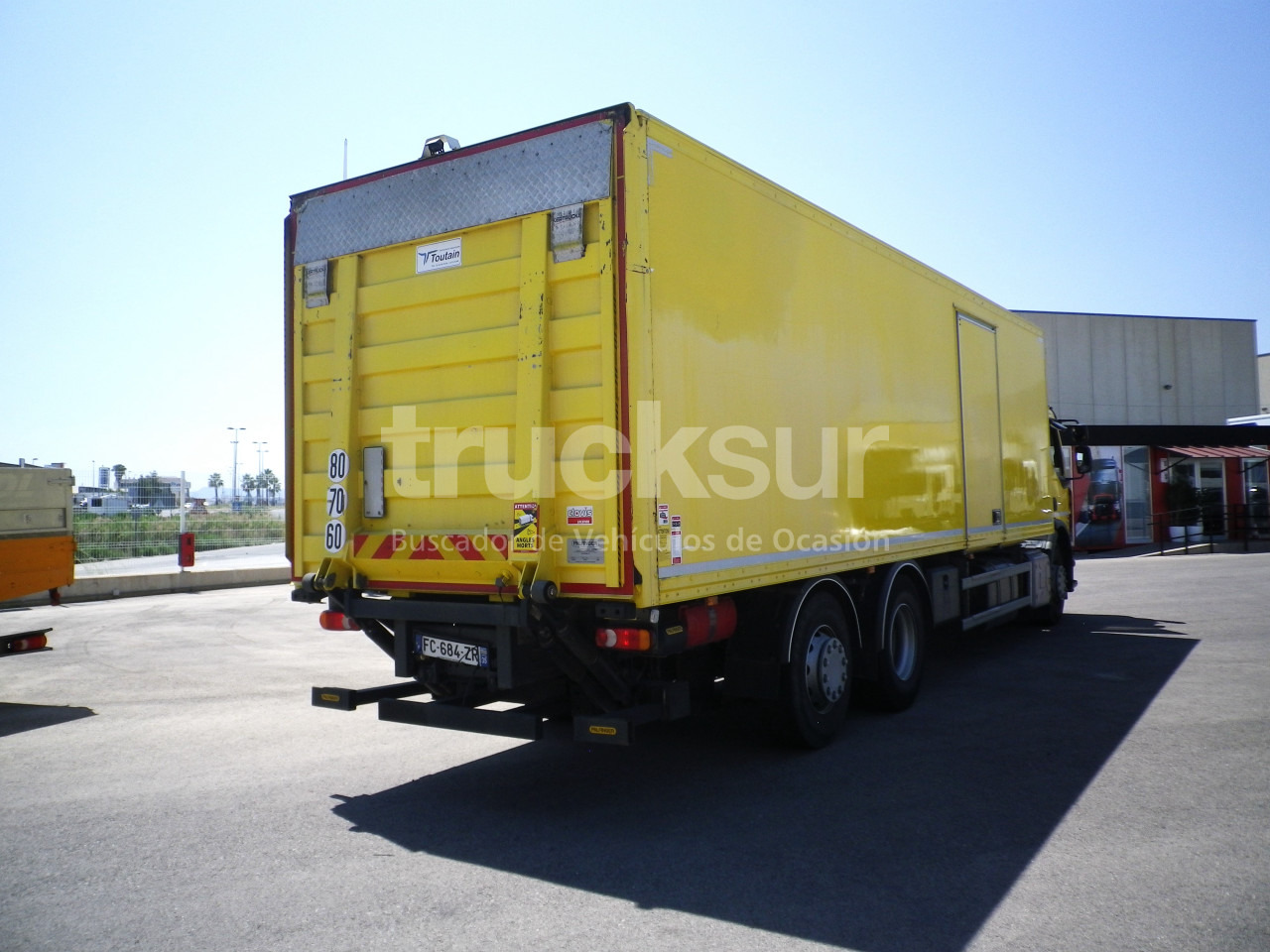 RENAULT D380.26 6X2*4 ejes 6x2*4 - Kravas automašīna ar slēgto virsbūvi: foto 4 RENAULT D380.26 6X2*4 ejes 6x2*4 - Kravas automašīna ar slēgto virsbūvi: foto 4
