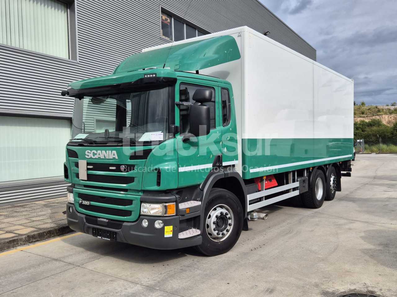 SCANIA P320.26 ejes 6x2*4 - Kravas automašīna ar slēgto virsbūvi: foto 1 SCANIA P320.26 ejes 6x2*4 - Kravas automašīna ar slēgto virsbūvi: foto 1