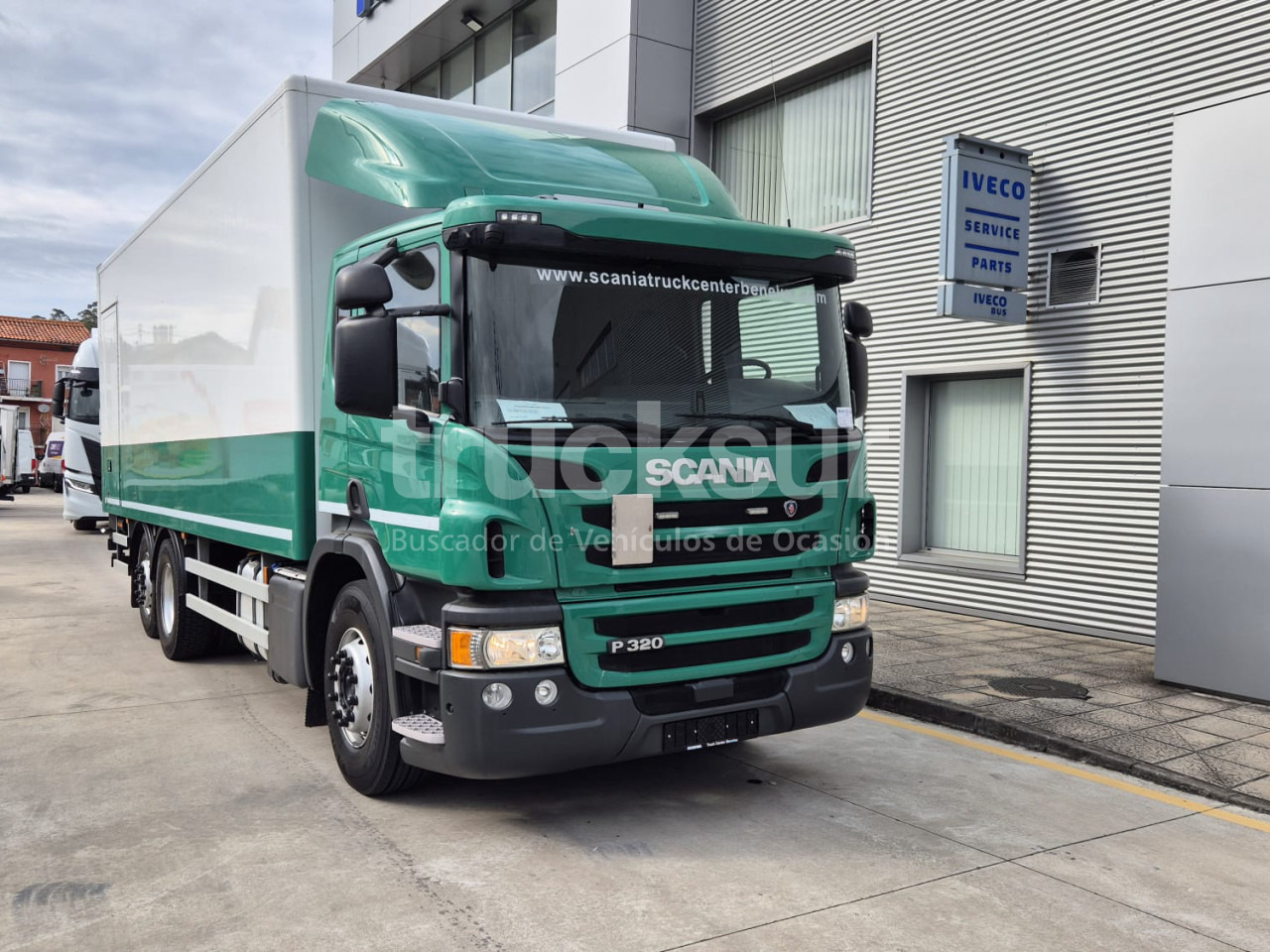 SCANIA P320.26 ejes 6x2*4 - Kravas automašīna ar slēgto virsbūvi: foto 2 SCANIA P320.26 ejes 6x2*4 - Kravas automašīna ar slēgto virsbūvi: foto 2