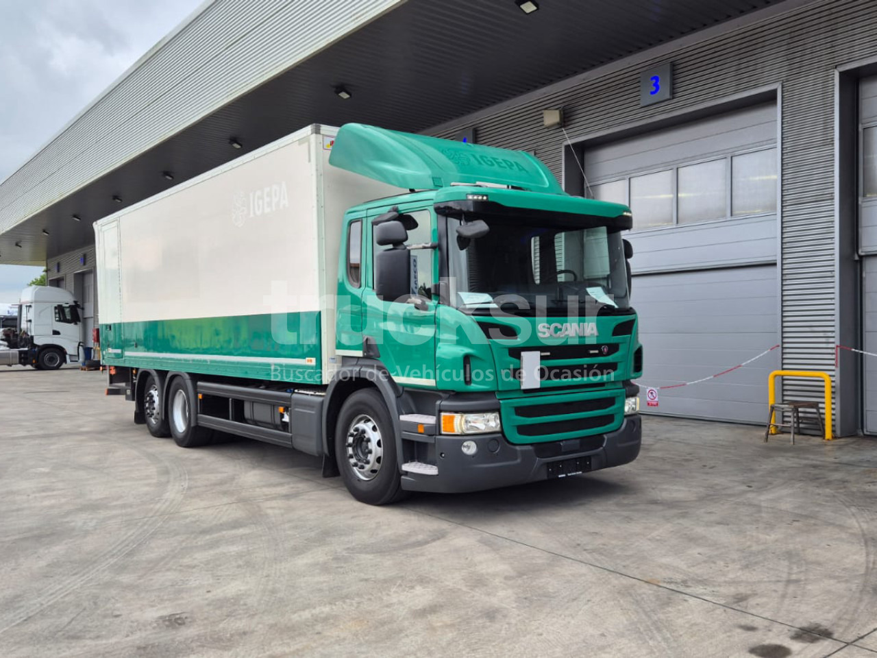 SCANIA P320.26 ejes 6x2*4 - Kravas automašīna ar tentu: foto 2 SCANIA P320.26 ejes 6x2*4 - Kravas automašīna ar tentu: foto 2