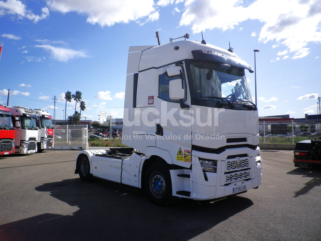 RENAULT T520 HIGH SLEEPER CAB - Vilcējs: foto 3 RENAULT T520 HIGH SLEEPER CAB - Vilcējs: foto 3