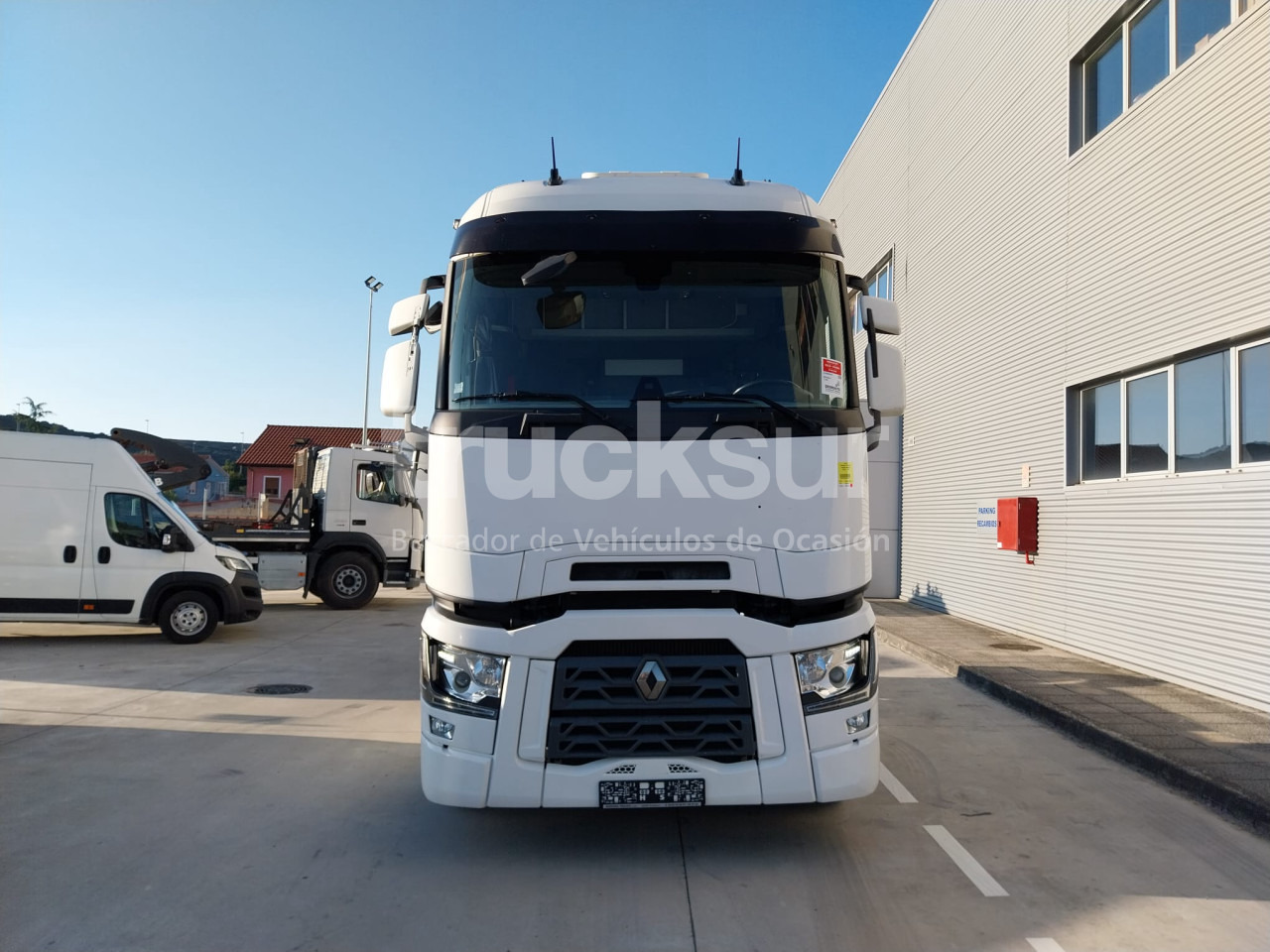 RENAULT T520 HIGH SLEEPER CAB - Vilcējs: foto 1 RENAULT T520 HIGH SLEEPER CAB - Vilcējs: foto 1