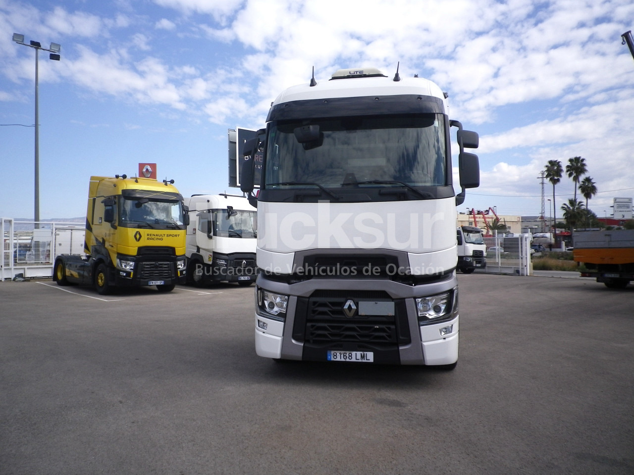 RENAULT T520 HIGH SLEEPER CAB - Vilcējs: foto 4 RENAULT T520 HIGH SLEEPER CAB - Vilcējs: foto 4