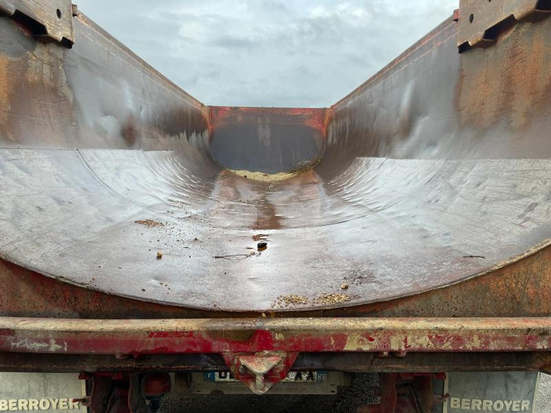 Kaiser - Puspiekabe pašizgāzējs: foto 5 Kaiser - Puspiekabe pašizgāzējs: foto 5