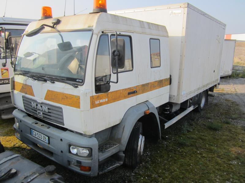 MAN LE 160B - Kravas automašīna ar slēgto virsbūvi: foto 1 MAN LE 160B - Kravas automašīna ar slēgto virsbūvi: foto 1