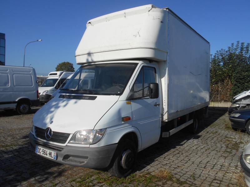 Mercedes 411 - Furgons ar slēgtā virsbūve: foto 1 Mercedes 411 - Furgons ar slēgtā virsbūve: foto 1