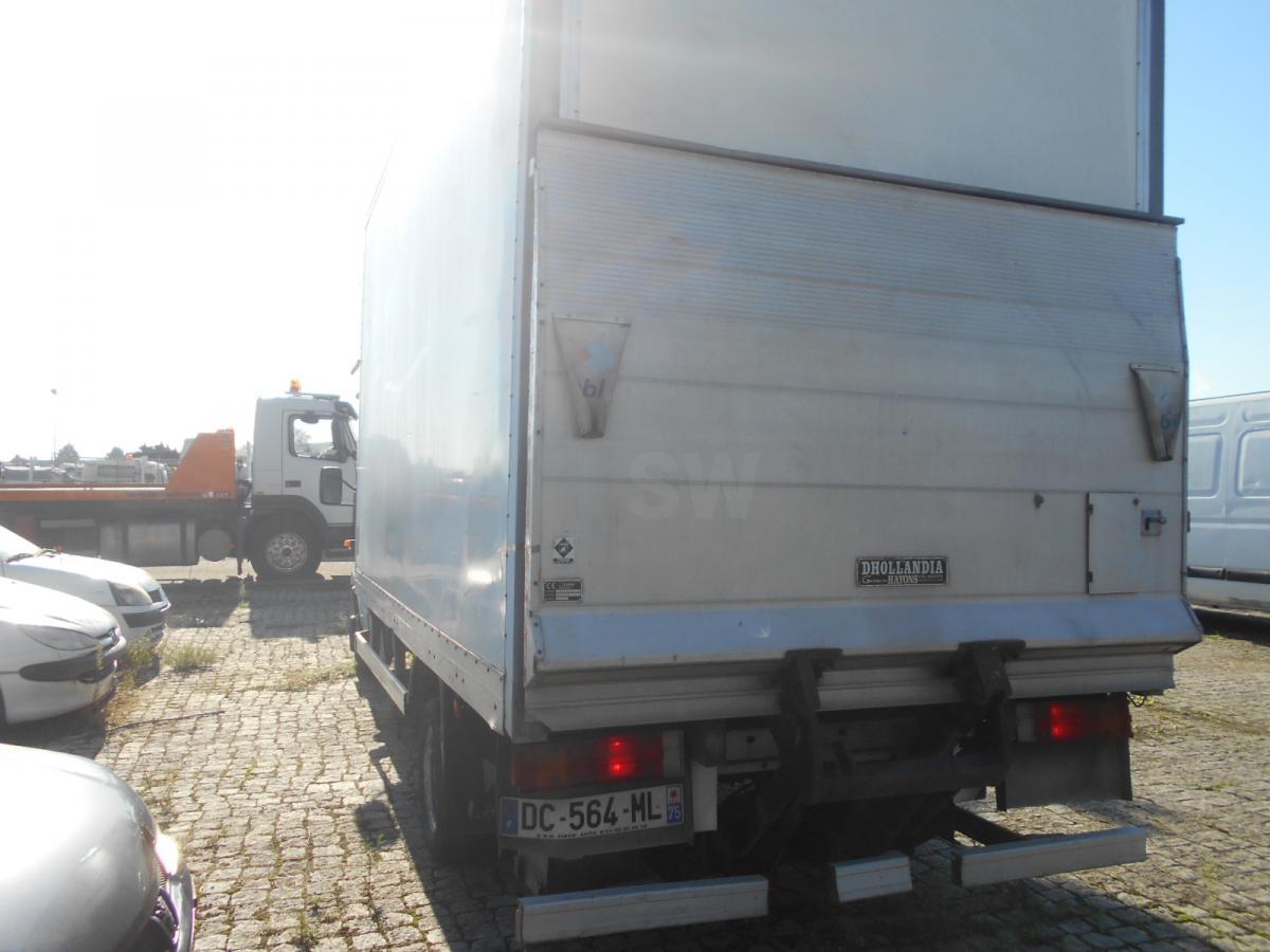 Mercedes 411 - Furgons ar slēgtā virsbūve: foto 5 Mercedes 411 - Furgons ar slēgtā virsbūve: foto 5