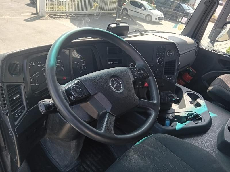 Mercedes Antos 1827 - Kravas automašīna ar slēgto virsbūvi: foto 4 Mercedes Antos 1827 - Kravas automašīna ar slēgto virsbūvi: foto 4
