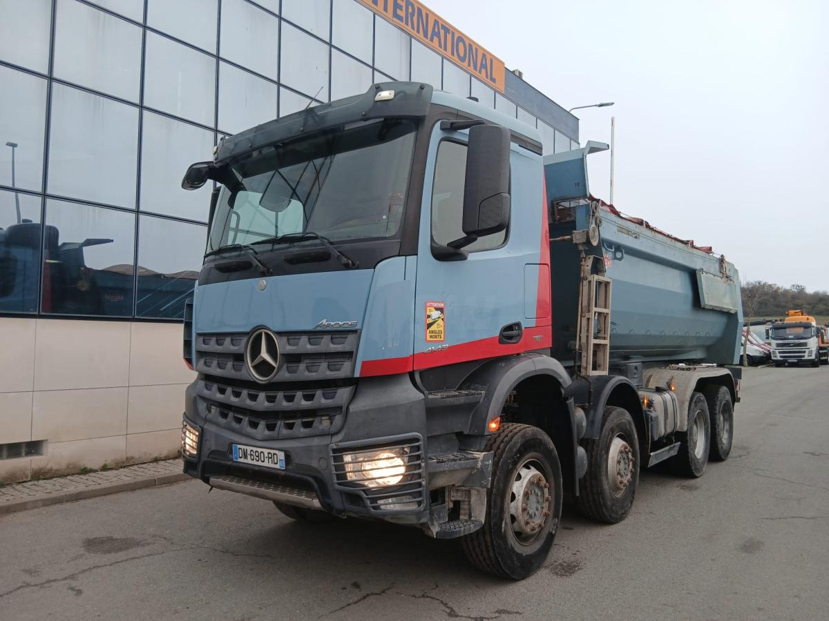 Mercedes Arocs 4143 - Kravas automašīna pašizgāzējs: foto 1 Mercedes Arocs 4143 - Kravas automašīna pašizgāzējs: foto 1