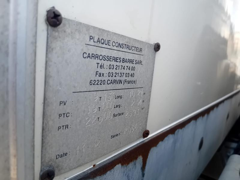 Mercedes Axor 1829 - Kravas automašīna ar slēgto virsbūvi: foto 3 Mercedes Axor 1829 - Kravas automašīna ar slēgto virsbūvi: foto 3