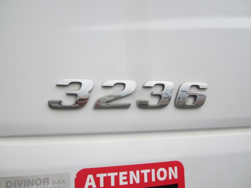 Mercedes Axor 3236 - Pacēlājs ar āķi: foto 2 Mercedes Axor 3236 - Pacēlājs ar āķi: foto 2