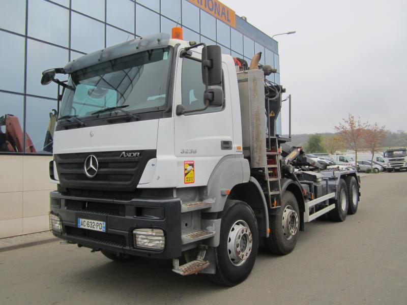 Mercedes Axor 3236 - Pacēlājs ar āķi: foto 1 Mercedes Axor 3236 - Pacēlājs ar āķi: foto 1