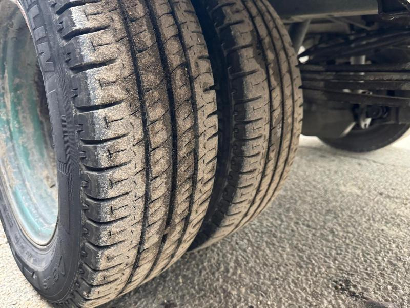 Furgons ar slēgtā virsbūve Mercedes Sprinter: foto 13